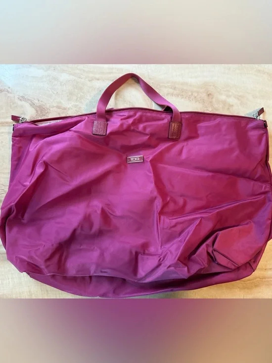 TUMI VOYAGER “JUST IN CASE” NYLON TRAVEL TOTE IN RASPBERRY - Picture 2 of 5